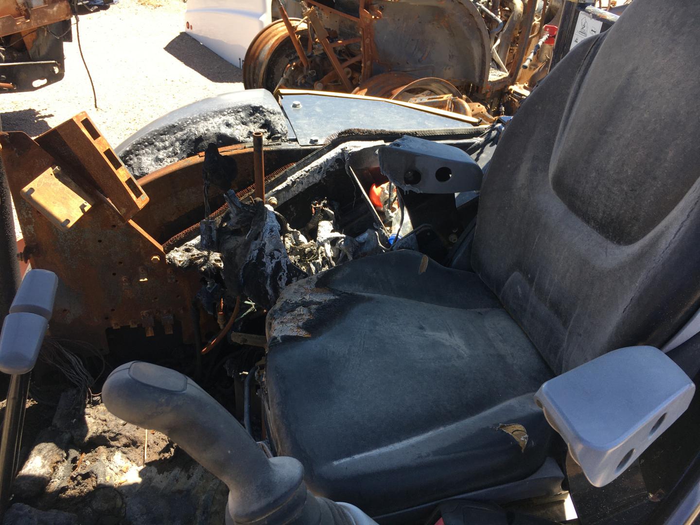 ./imagenes/INVOICE/2019/16378/MINIEXCAVADORA JOHN DEERE 35G PARA PARTES (24).JPG